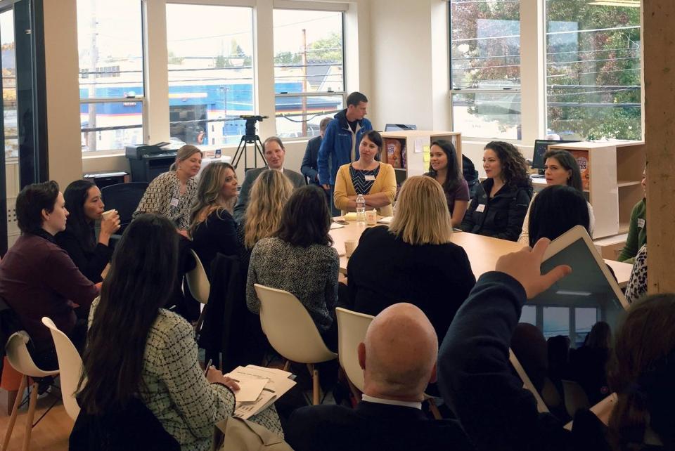 4 simple ways women can help women succeed in business:
forbes.com/sites/junearoc…