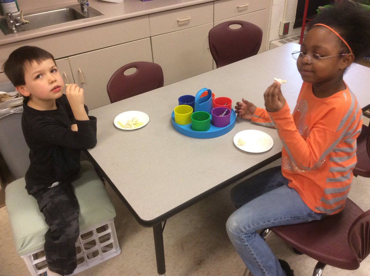 doreenmonahan's tweet photo. Learning about Kwaanza is so much fun!#fraserfamily https://t.co/axraeBwLBi