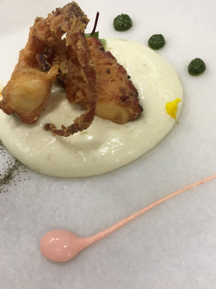 sergiopaloma57's tweet photo. Taco de pulpo,cremoso de patata,alma de caviar y albahaca https://t.co/7766e5j7jF