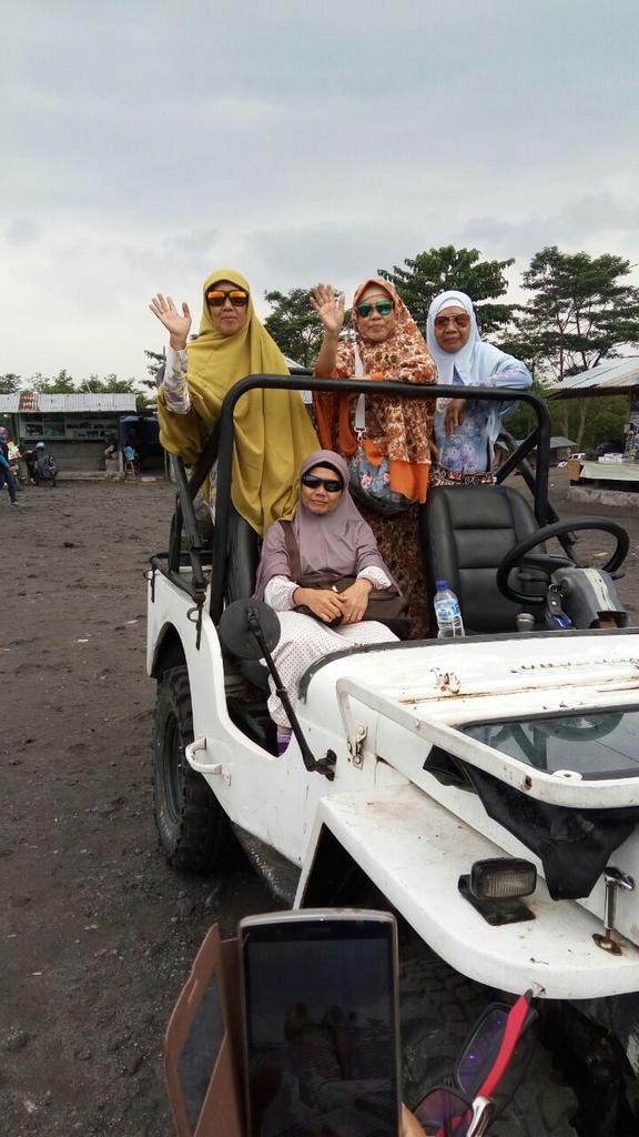 LailiEi's tweet photo. Katanya sekarang Hari ibu..... n ini ibu" semua, Tiap hari ajalah hari ibunya https://t.co/uk1NpDO5aK