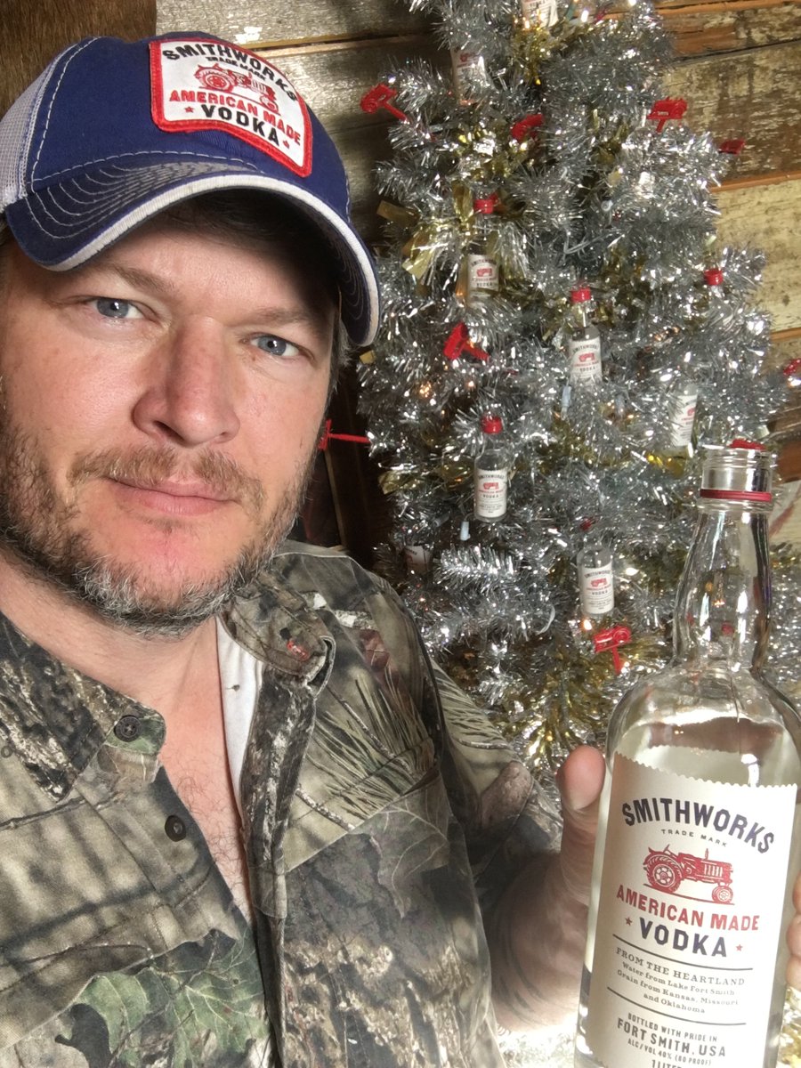 blake shelton on twitter merry christmas hope yall have a great day spending time with loved ones and enjoying some delicious smithworksvodka - Blake Shelton Christmas blake shelton on twitter merry christmas hope yall have a great day spending time with loved ones and enjoying some delicious smithworksvodka - Blake Shelton Christmas