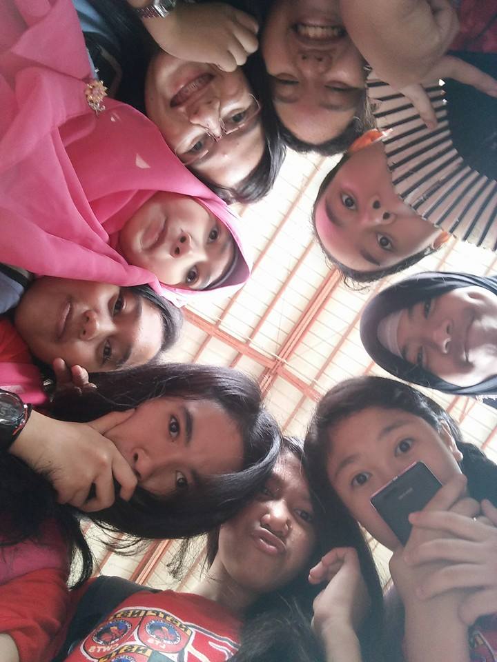 GeraldineA13's tweet photo. that squad ;) https://t.co/F7C2GWVZo0