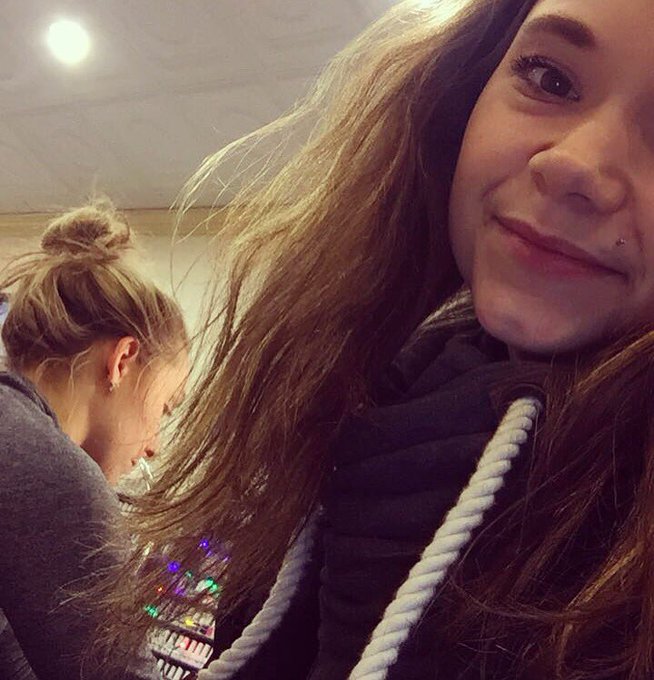 She's my queen 👑 I love you babes 😘 https://t.co/Pi2GQ1ffUg