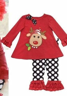 @LittleScreamer_ @milkaelson3 <a href="/HHmikaelson/">Mason</a> <a href="/MysticVampCare/">Hiatus</a> yes! That's my happy baby girl! Look at the cite outfit mommy got you