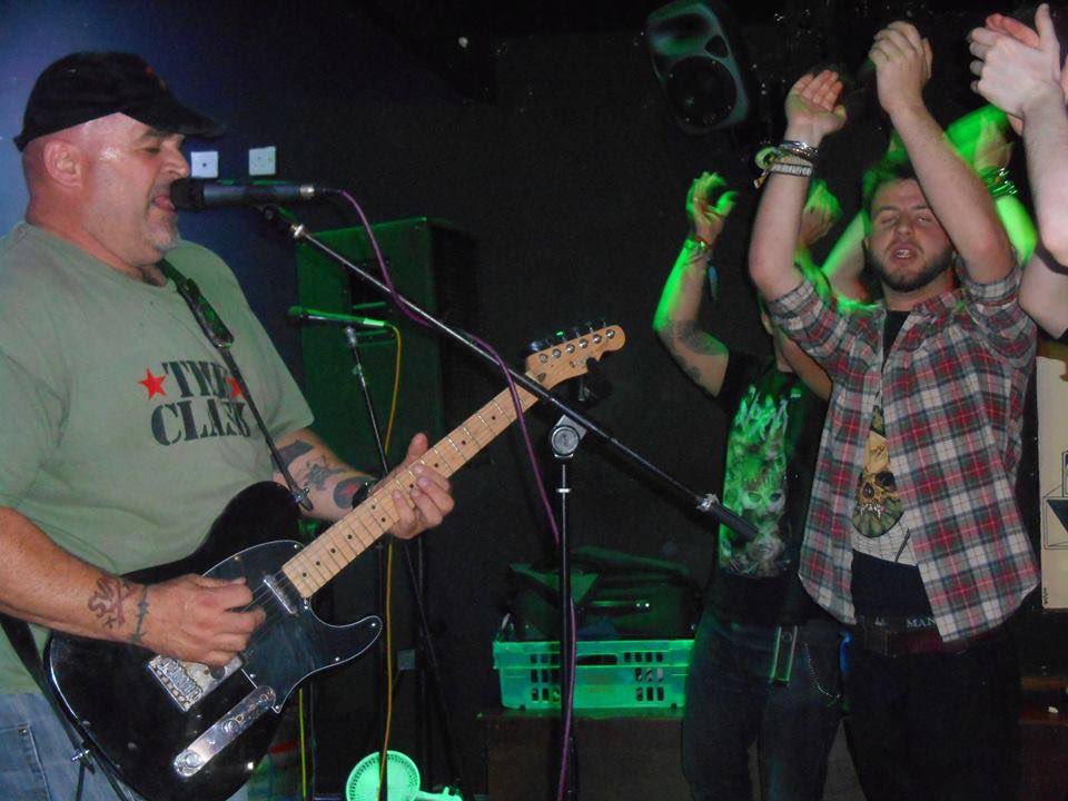 Pressure_DropUK's tweet photo. Rocking this December away! Loads gigs planned for @Pressure_DropUK in 2017 #northwalesgigs #Conwy #Gwynedd #Anglesey #Fliintshire https://t.co/jUeD9gs97o
