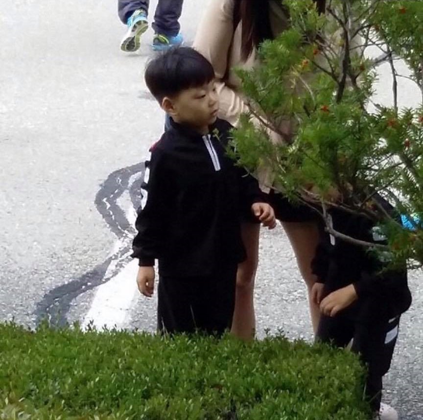 SongManseTH's tweet photo. [Fantaken] มันเจะอปป้าในชุดวอร์มค่า 😻💕 #ทีมเจะ #manse #songtriplets ©onestar1_ https://t.co/mKDf2u0ugO