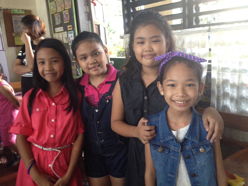 KailaVlogs's tweet photo. Our Christmas Party (Yesterday 😐) #chritmasparty #realfun #manygames https://t.co/XDIrAyPqqj