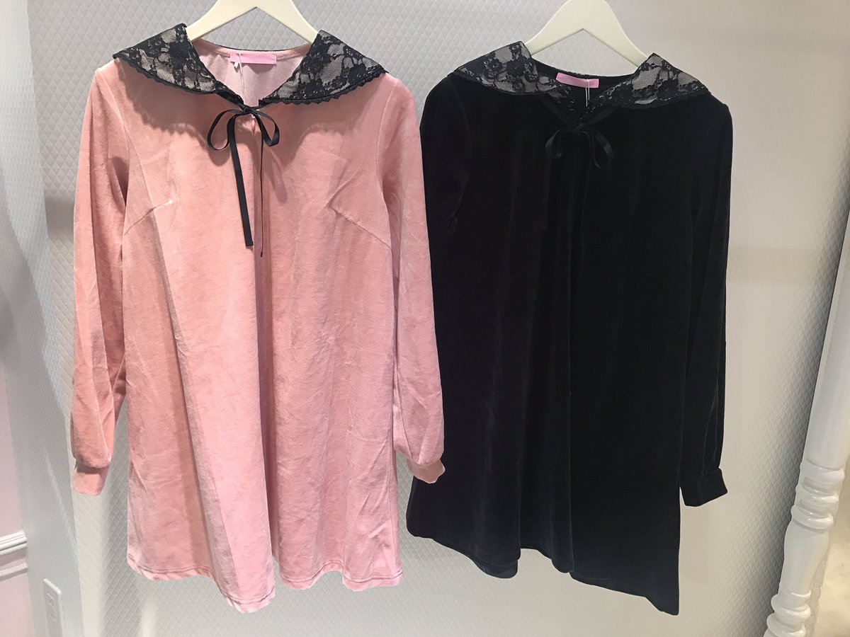 ハニーシナモン近鉄pass E店 Sur Twitter 12 23発売 新作アイテム セーラーワンピが入荷致します ゆったりシルエットのワンピはベロア素材でレトロさもあり可愛いです リボンを取り外しシンプルにも着ていただけます 全2色 8000 税 着用モデル身長156