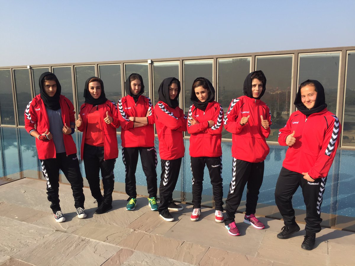 ranjitashaw's tweet photo. The kickass Afghan soccer team - #Girlsquad @roseatehouse #girlsinred #poolside #kickass #stayingwithus #oolalaaa #soccer #roseatehotels https://t.co/8xqMDNXDjr