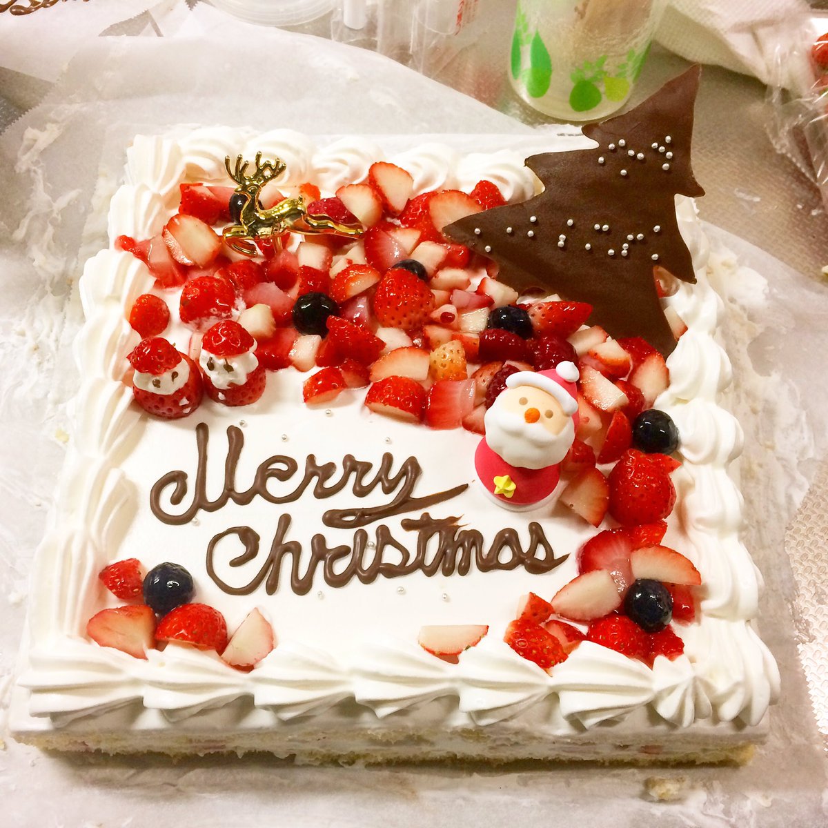 ｽｲｰﾂ男子もりりん Pa Twitter クリスマスが近づき 学校にクリスマスケーキを 絞りはだいぶ良くなってきましたが文字の部分を失敗しました 明日は友達のカップルの為にワンホール作ります クリスマスくりえいてぃ部 お菓子作り お菓子作り
