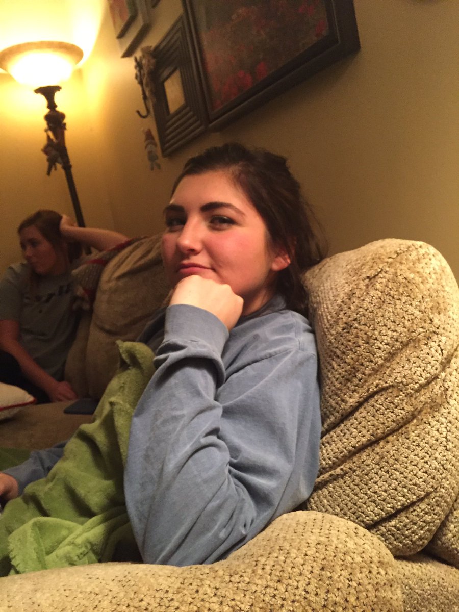 lencerspane's tweet image. she&apos;s on drugs #Getherhelp