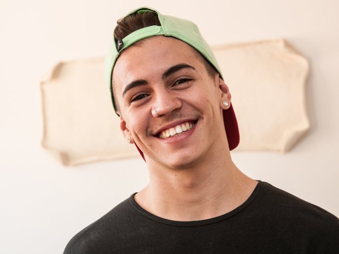 brucewoyne's tweet image. gringos imitando