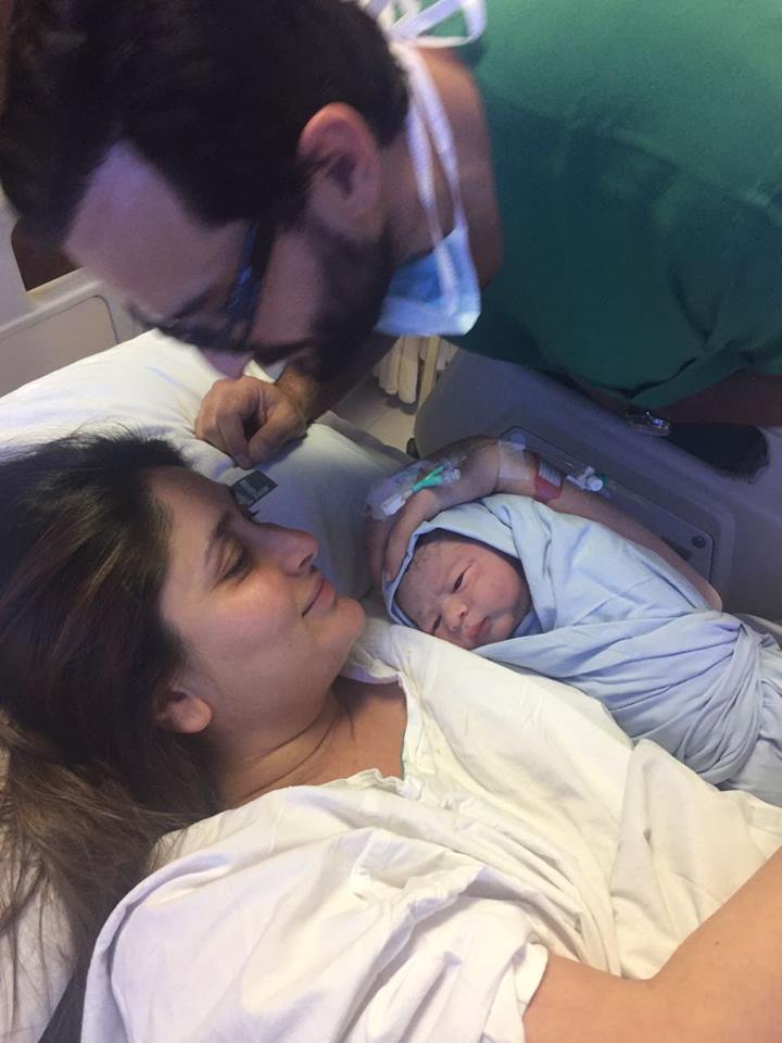 tellychakkar's tweet photo. Awww.....an ADORABLE family picture.
RT if you love it.

#KareenaKapoorKhan #SaifAliKhan #TaimurAliKhan https://t.co/qH1lAubhBw