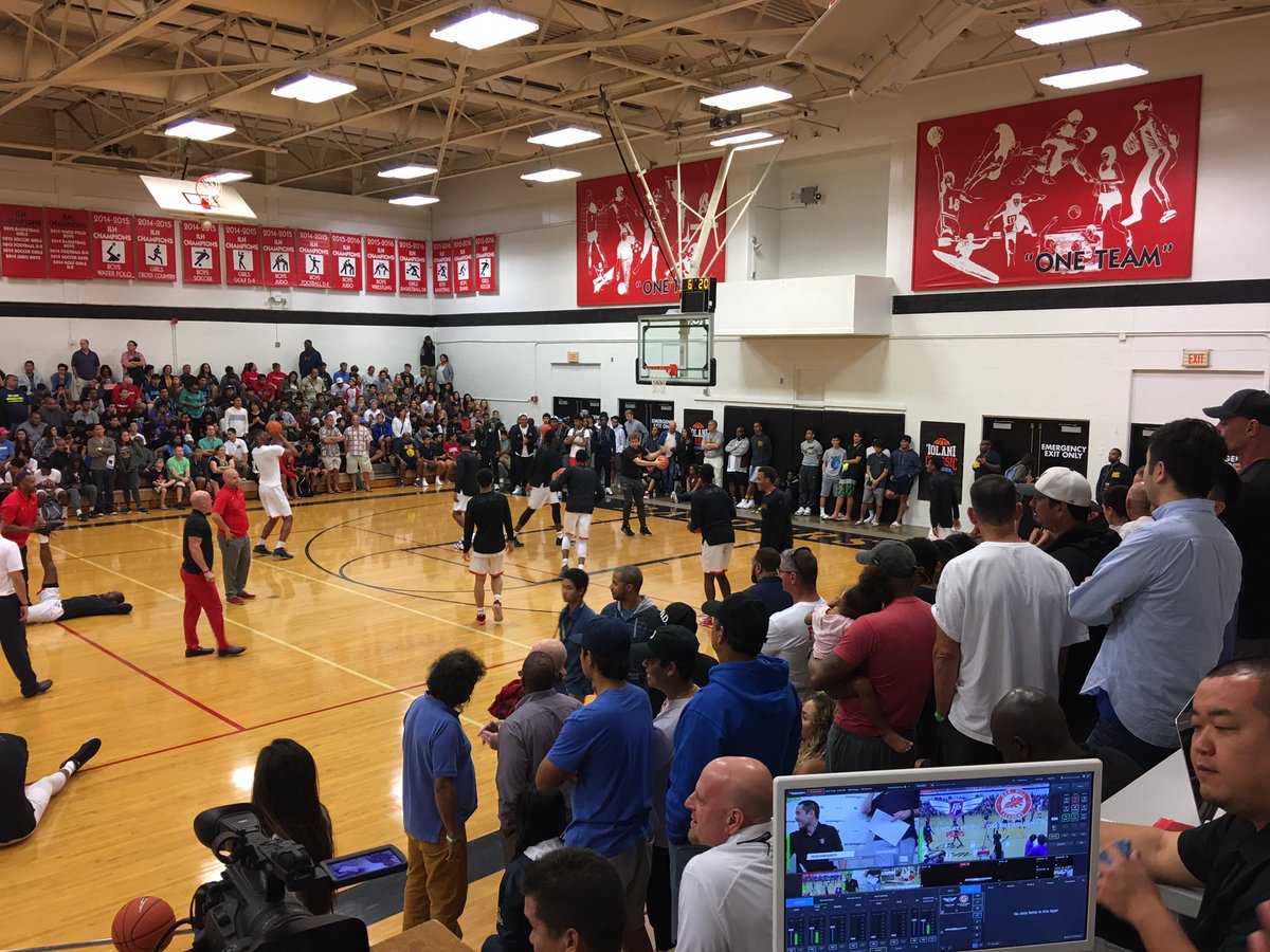 Joshontheradio's tweet photo. Up in minutes on @scoringlive with the @iolaniclassic Championship. Oak Hill vs. Findlay Prep. https://t.co/pOgckuSRPW