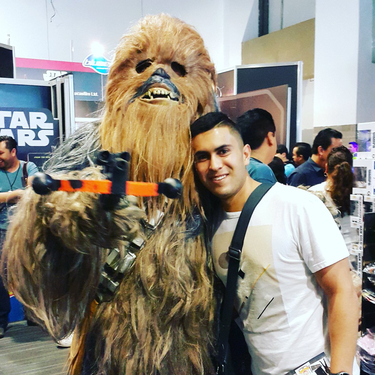 joeelconsultor's tweet photo. Ser diferente no te hace mejor ni peor, sólo requiere cierto valor que no todos tienen.
#Geek #NewBoy #Creative #TheFanAwakens https://t.co/PV9Rt5Xgus