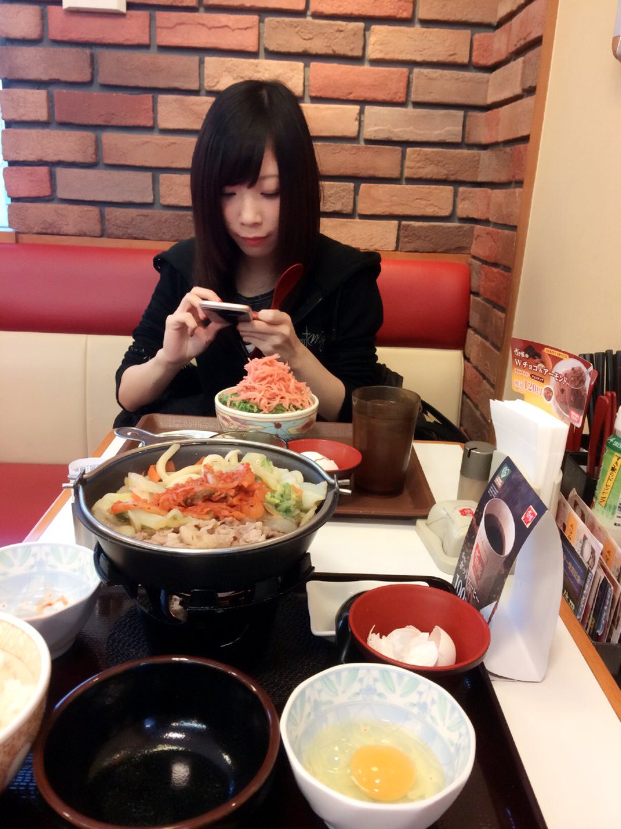 柊 在 Twitter 上 練習前にりっちゃんとすき家٩ W و キムチ牛すき鍋 美味しかったあああ りっちゃんはネギ玉牛丼なんだけど 紅生姜の量に注目 T Co Lp21offyvh Twitter