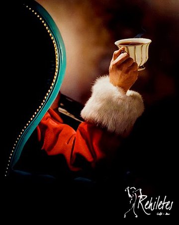 <a href="/RehiletesCafe/">Rehiletes Café</a> les desea FELIZ NAVIDAD🎄🎁🎉
Ya sabes de donde es el #café☕ que toma #PapáNoel🎅 ¿Verdad?😜
#Huelva 
<a href="/casillasdrc/">Davyd's</a> <a href="/davydcasillas/">Davyd Casillas</a>
