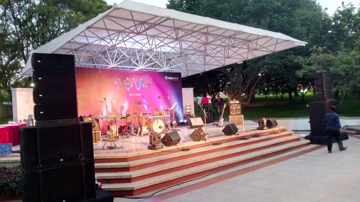Souradipta_'s tweet image. @edge_verve #feverfun stage is set for another concert..Here we go
