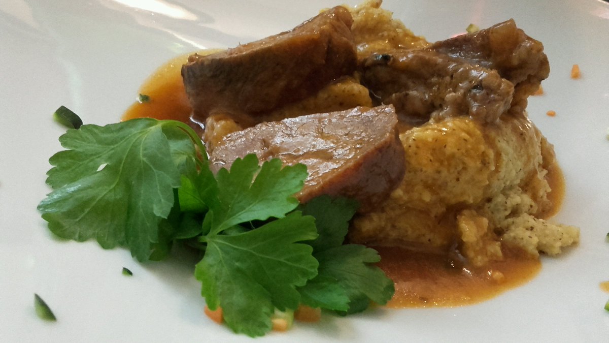 CalogeroMira's tweet photo. Costine di maiale. @CMRicette @CMViaggi Con polenta di Samolaco. Nella polenta si sente... https://t.co/7LN2m72qi9 https://t.co/NsxJUIJO8I