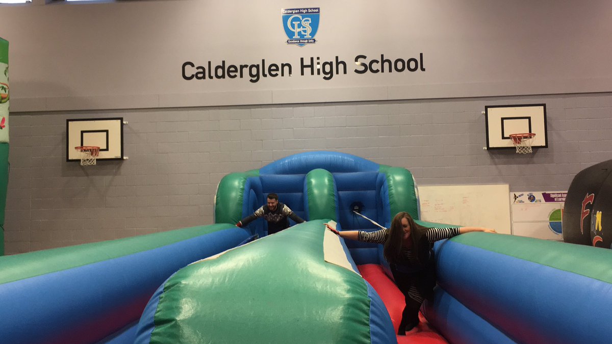 CglenHighSchool's tweet photo. I think this sums up the Twitterati ๐ It's @CglenEnglish vs @CalderglenPE #inflatables #pushedin #lastdayshenanigans #festivefunday https://t.co/2ldMrA1Jbb