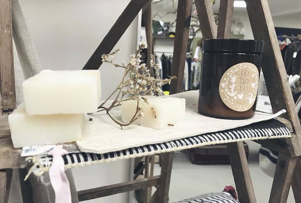 AnnaLizzioShop's tweet photo. Pre Christmas online orders may be finished, but you've still got a few days to pop in and… https://t.co/NpECOo74sr https://t.co/wJSs1puJGe