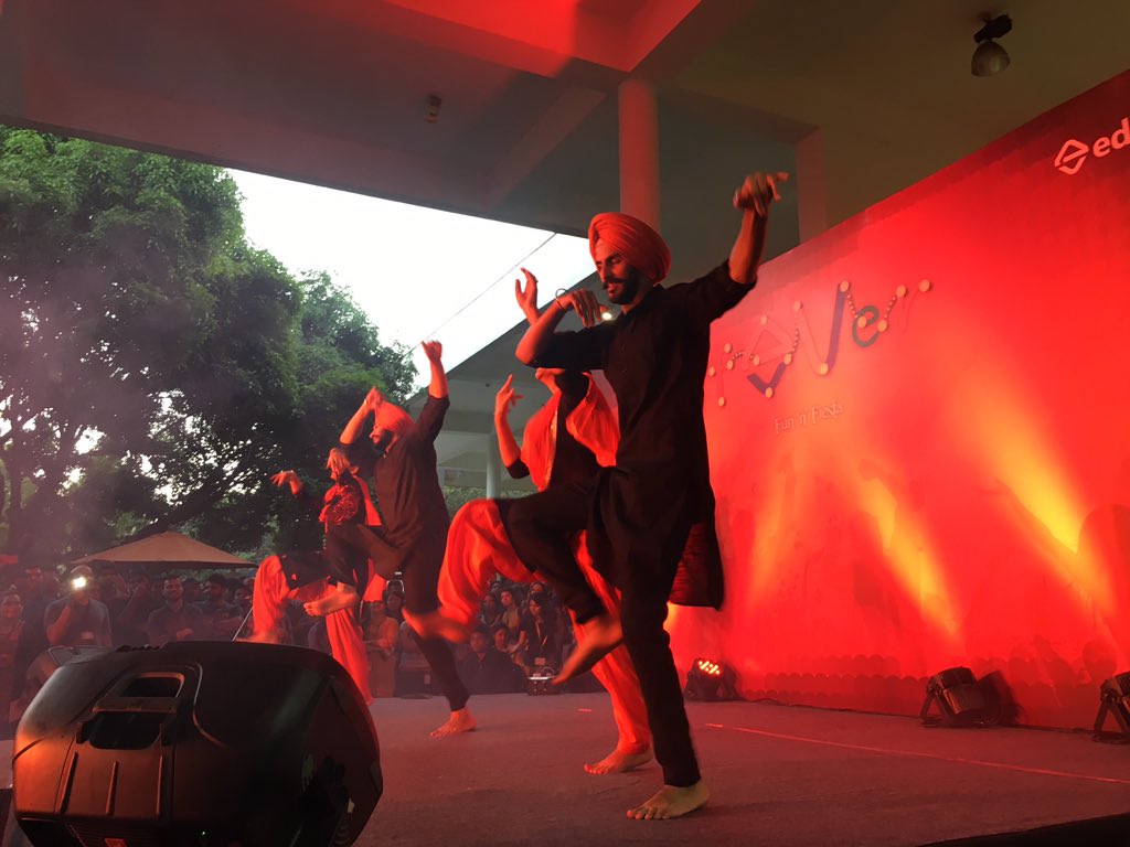 TharakaDivyasri's tweet image. We are back wid our energy wid punjabi beat💃💃💃🎊🎉🎈@swapnakothuri @manthridan @ArunKumarNR3 @Aachootosh #fEVerFun