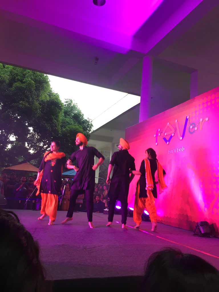 TharakaDivyasri's tweet image. We are back wid our energy wid punjabi beat💃💃💃🎊🎉🎈@swapnakothuri @manthridan @ArunKumarNR3 @Aachootosh #fEVerFun