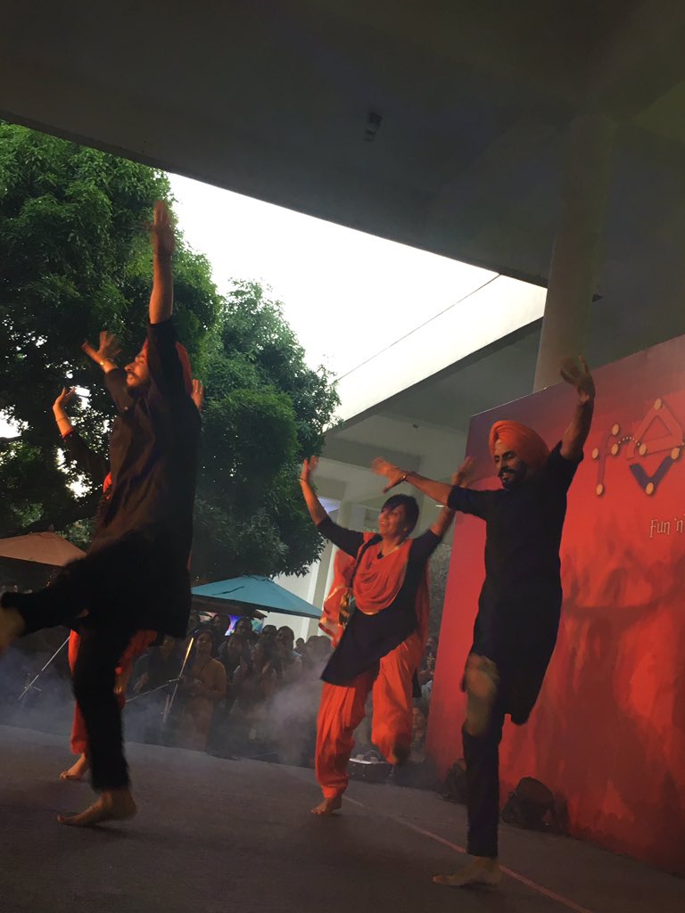 TharakaDivyasri's tweet image. We are back wid our energy wid punjabi beat💃💃💃🎊🎉🎈@swapnakothuri @manthridan @ArunKumarNR3 @Aachootosh #fEVerFun