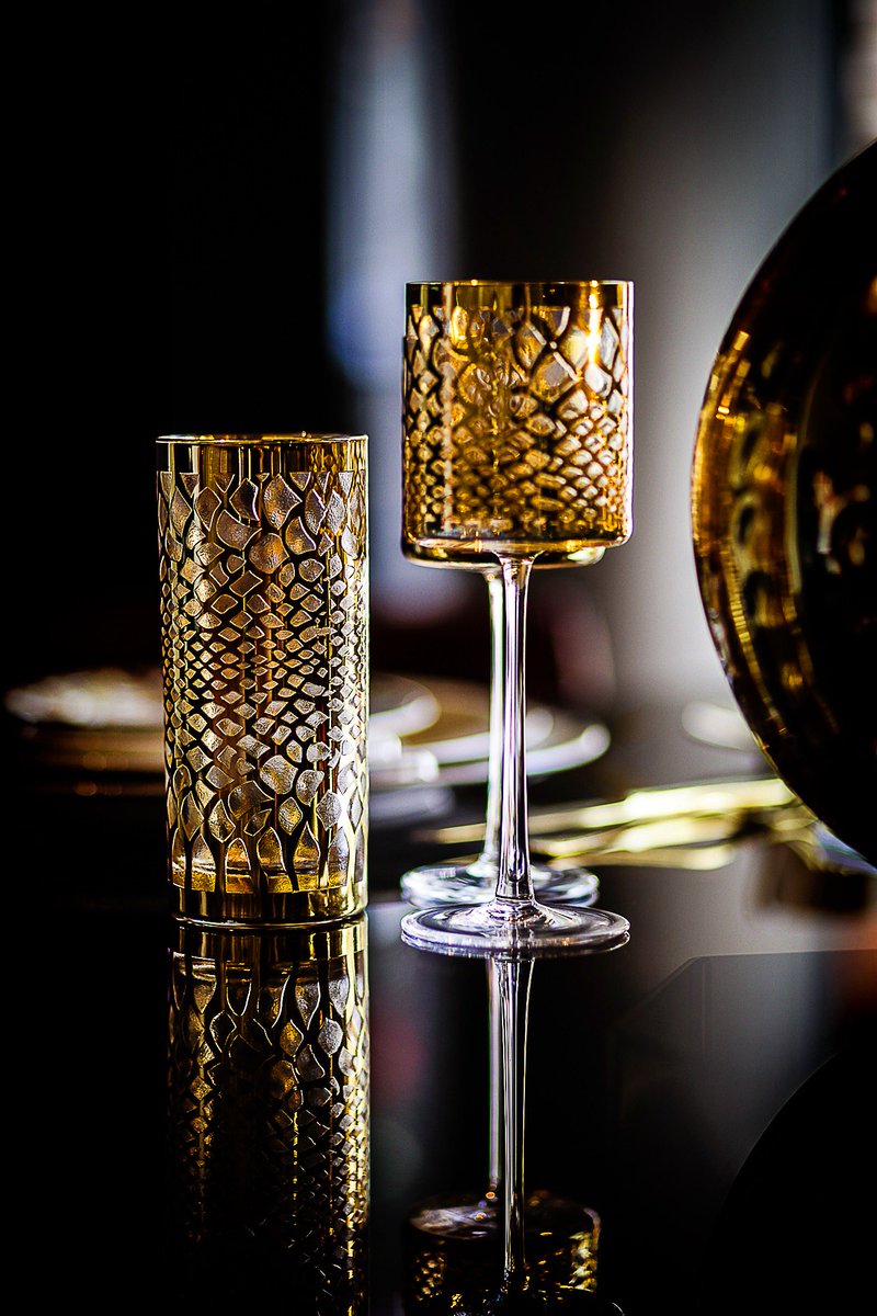 kingsofchelsea's tweet photo. Make #Christmas glisten with #RobertoCavalli's gilded tableware collection at #KingsofChelsea: 387 Kingβs Road, SW10 0LR #CAVALLIXMAS https://t.co/FuiWIZVX3s