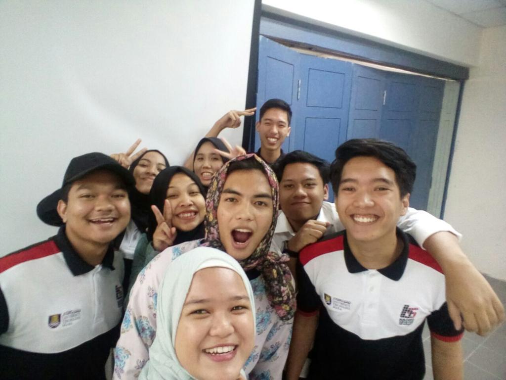 daniel_ariffff's tweet photo. Sume nk tukar jantina. Hahaha
#BSpart2 #kelasA https://t.co/di2skkcWfm