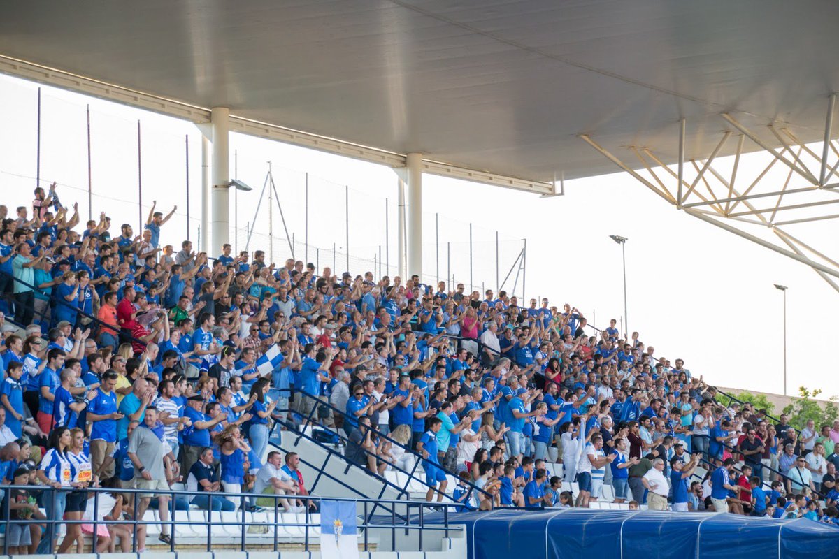 SanFernando_CD's tweet photo. 📷 ¿#LoteriaNavidad? 
¡A nosotros ya nos tocó el Gordo viviendo momentos como estos! ¡Gracias por estar siempre ahí, azulino! 👏
#MolaElAzul 💙 https://t.co/nG7ZJ1mIdU