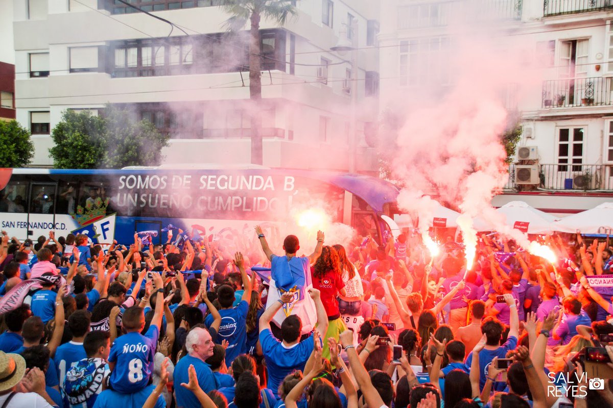 SanFernando_CD's tweet photo. 📷 ¿#LoteriaNavidad? 
¡A nosotros ya nos tocó el Gordo viviendo momentos como estos! ¡Gracias por estar siempre ahí, azulino! 👏
#MolaElAzul 💙 https://t.co/nG7ZJ1mIdU