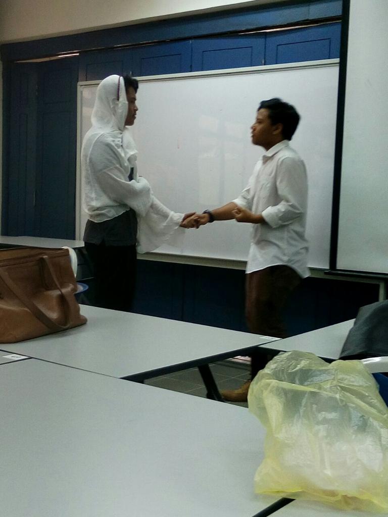 daniel_ariffff's tweet photo. Sume nk tukar jantina. Hahaha
#BSpart2 #kelasA https://t.co/di2skkcWfm
