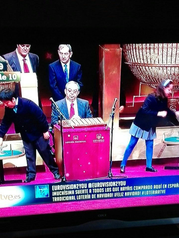 CintiaGT85's tweet photo. Feliz día de Salud! A ver si este año tenemos suerte y llega algo a Jaraiz de la Vera! #Lotería RTVE  #Suerte #22Diciembre #LoteriaNavidad https://t.co/Mw1geukhC8
