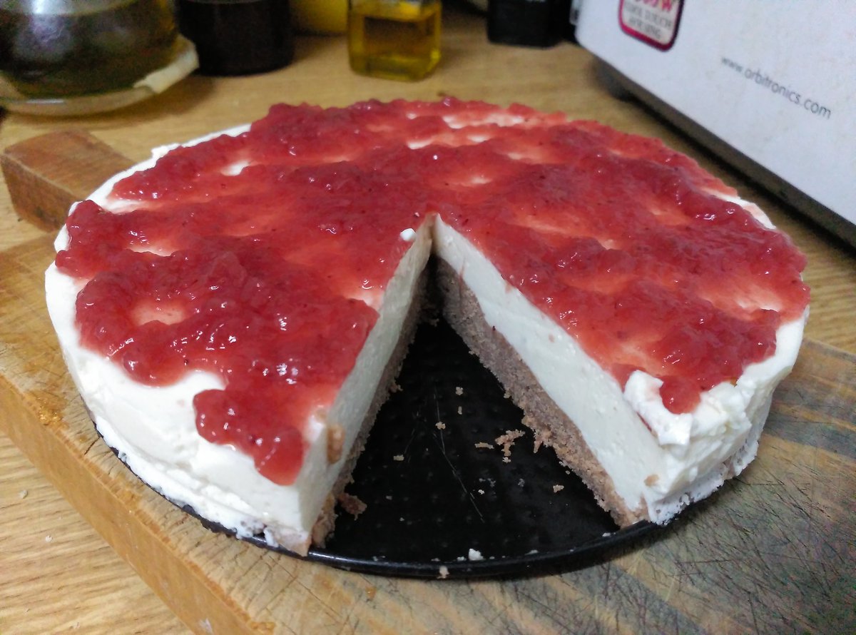 Fit_Namm's tweet photo. #fitness #fitfam #FitnessMotivation #FitnessGoals #FitnessQueen #fitnessaddict #cheesecake #tarta #Queso #queso #cheese #HealthyEating #Food https://t.co/9wvchsD1Yu