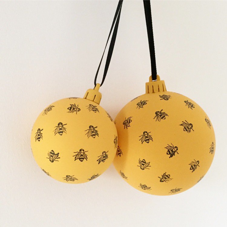 We ❤️️❤️️ these bee baubles from the Manchester bee company 🎄😍 #beelove  #decoration #christmasd... via @gardentags