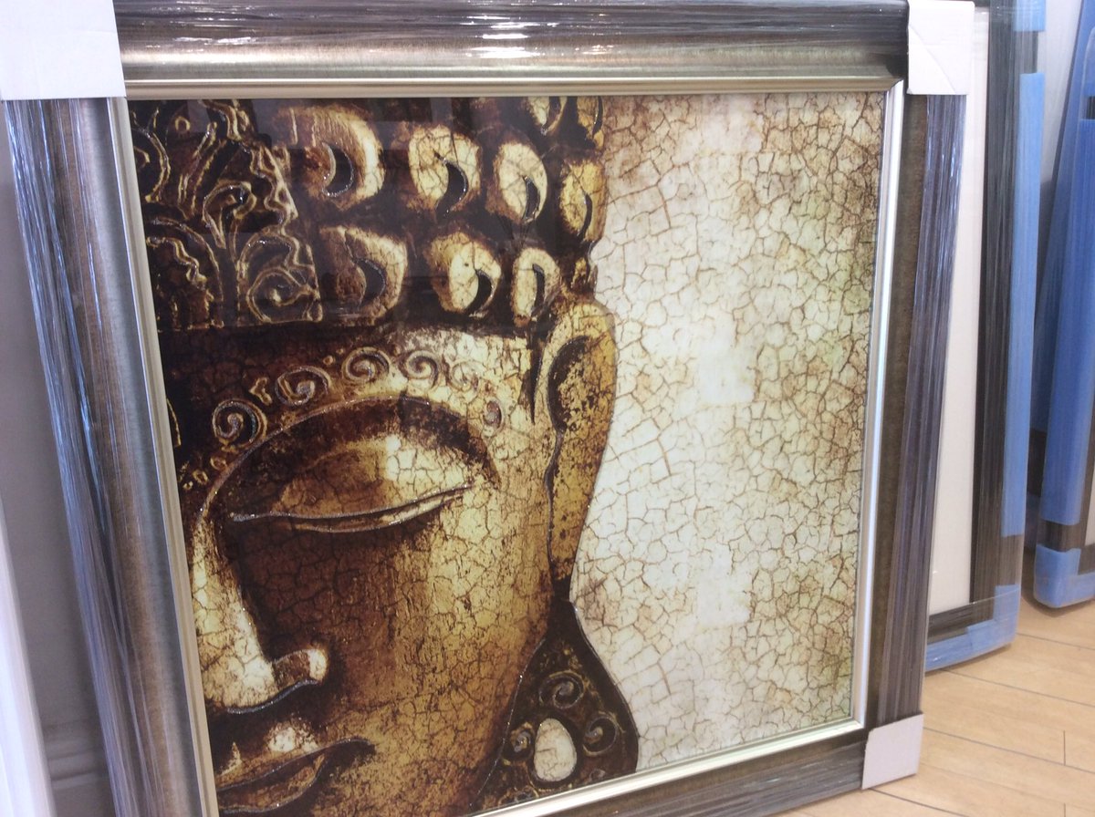 AttitudeGallery's tweet photo. With just 3 days until Christmas, here are 3 art ideas #Art #Cheshire #Droogie #Buddha #HotIce https://t.co/LDmzLYgOll