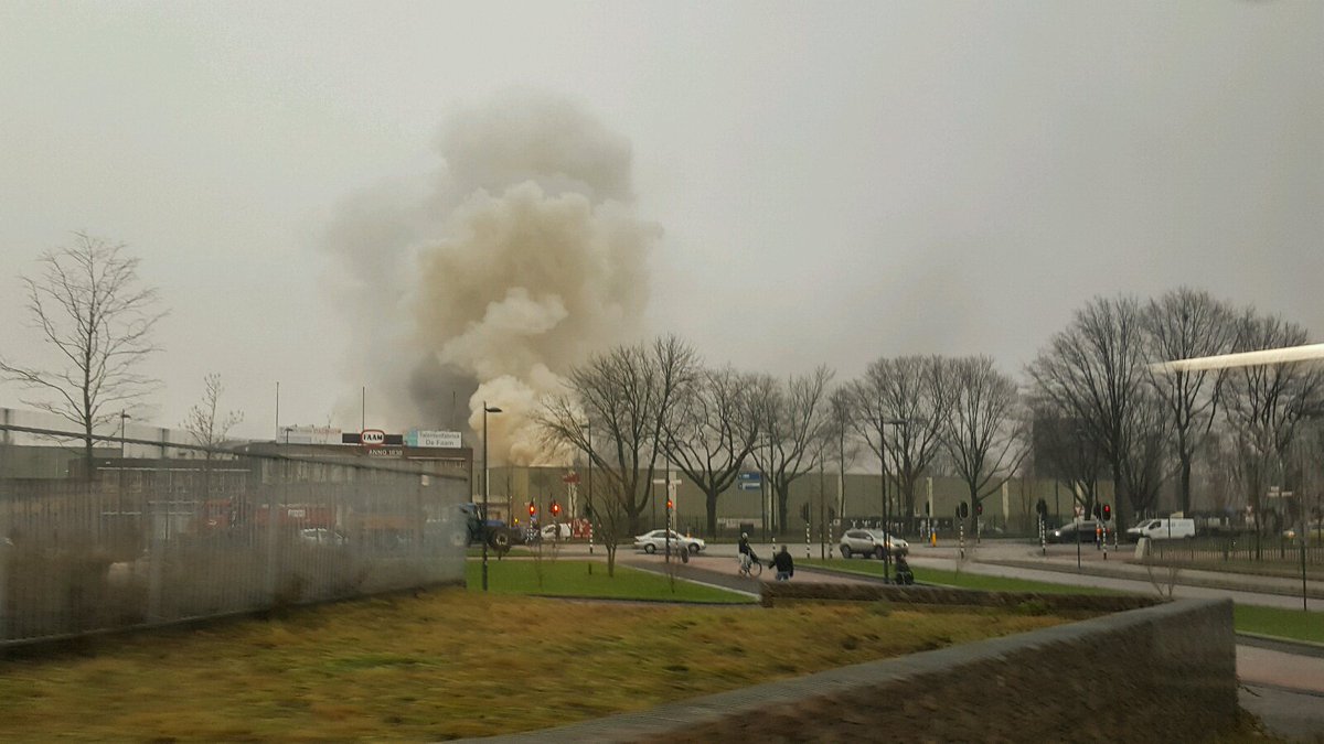Bredaheadlines's tweet photo. Binnenbrand Liniestraat Breda: brandweer schaalt op naar grote brand. https://t.co/9mD2jxgf16