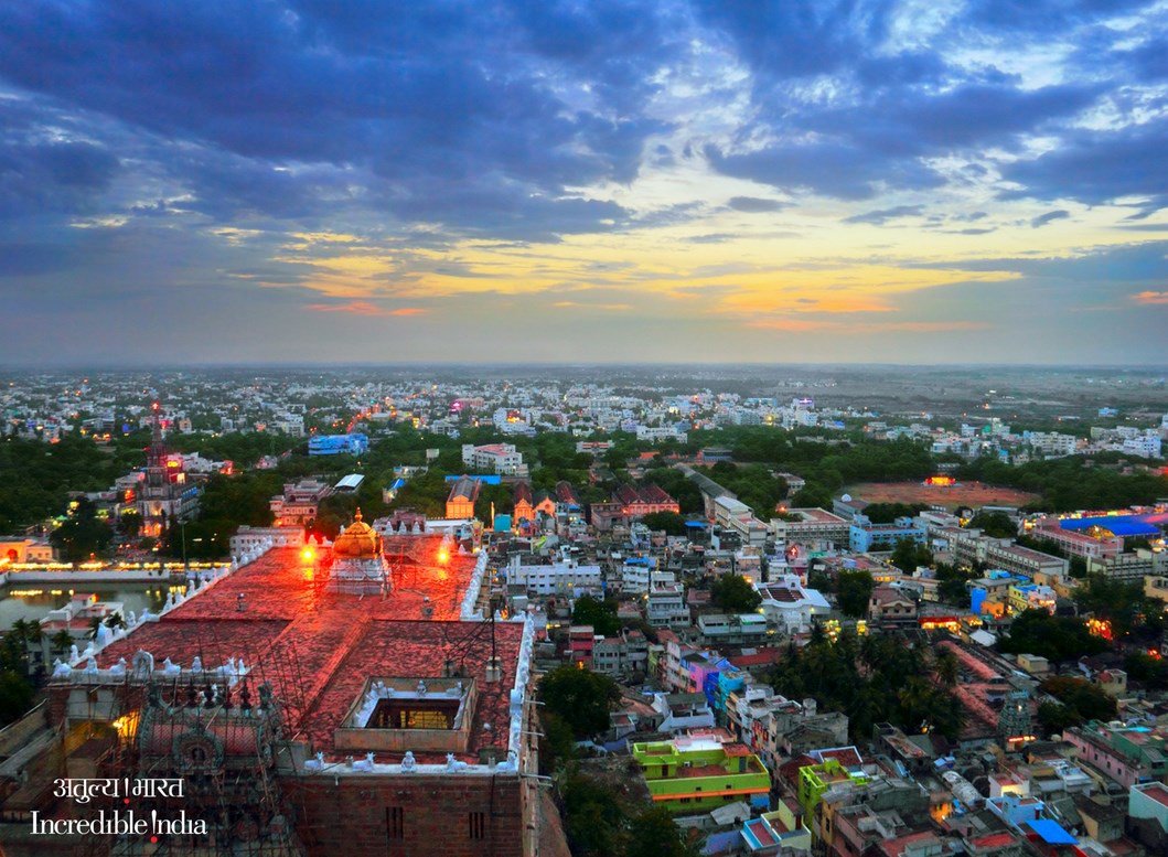 incredibleindia's tweet photo. A spectacular night view of Trichy (Tiruchirapalli), from the ancient Rock Fort and Hindu temple. 
#TamilNadu #IncredibleIndia https://t.co/86jK178EHU