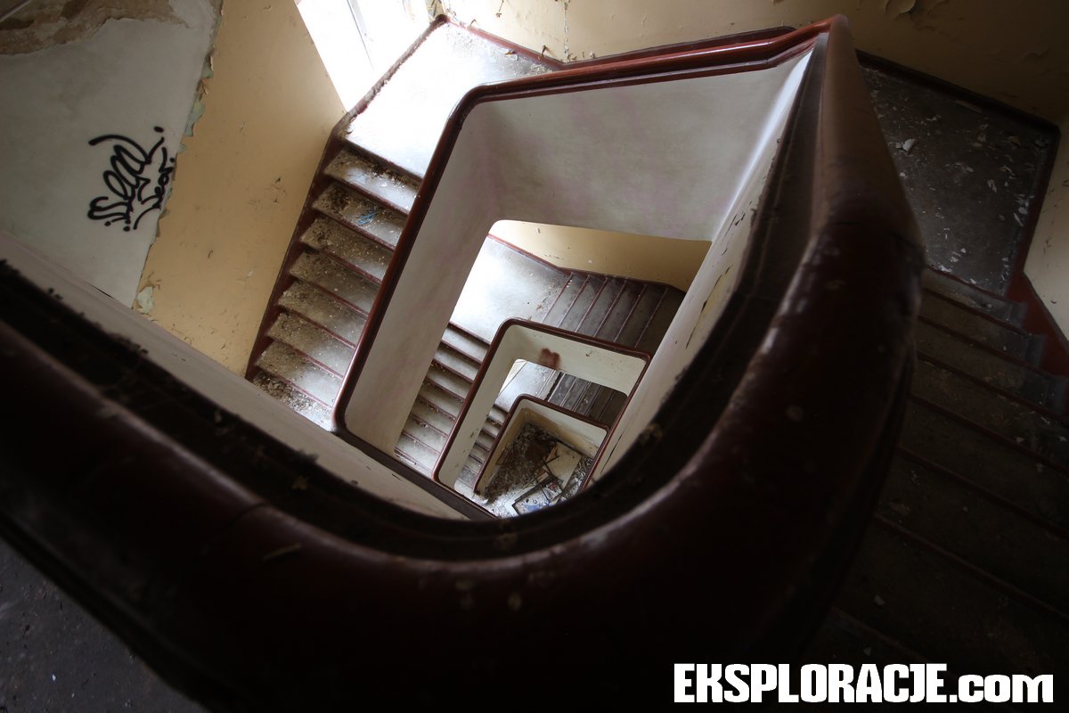 #urbex #urbanexploration #urbanexploring #stairs #abandonedhospital #eksploracjecom
