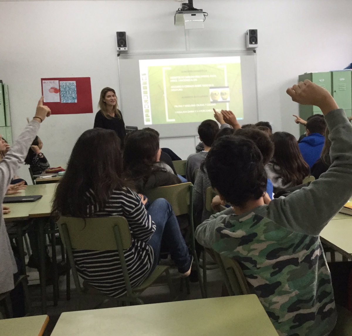 RebecaJoseCalvo's tweet photo. Alimentación saludable en 1° de la ESO de @ColBernadette gracias a Paula Rosso #SemanaDeLaCiencia https://t.co/ntKJicUDpt