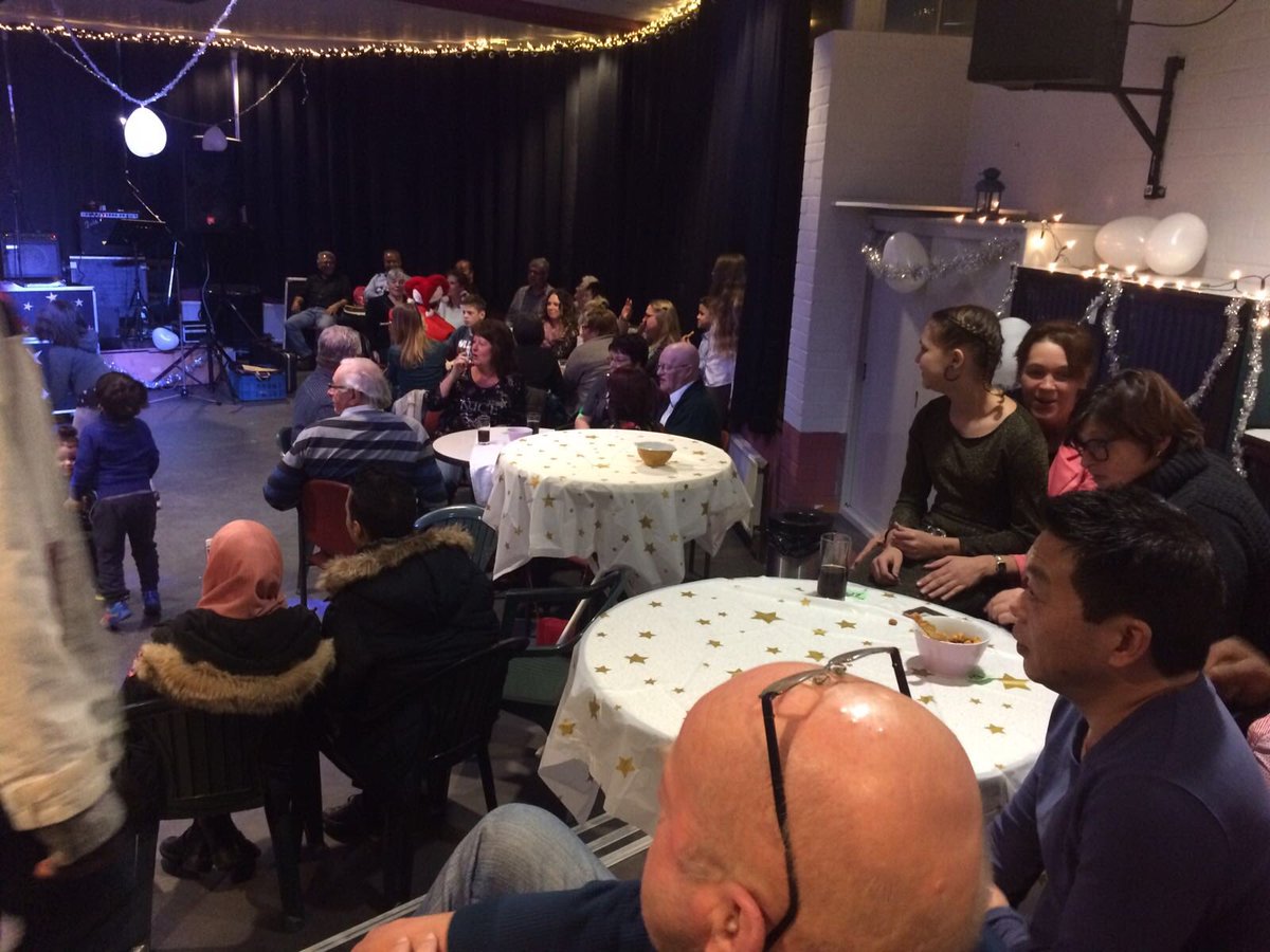 s_goei's tweet photo. cliënten&vrijwilligers in t zonnetje gezet door #wotter @rontelussa & band! Topavond! Dank ook aan onze donateurs! https://t.co/w43uqLobu4