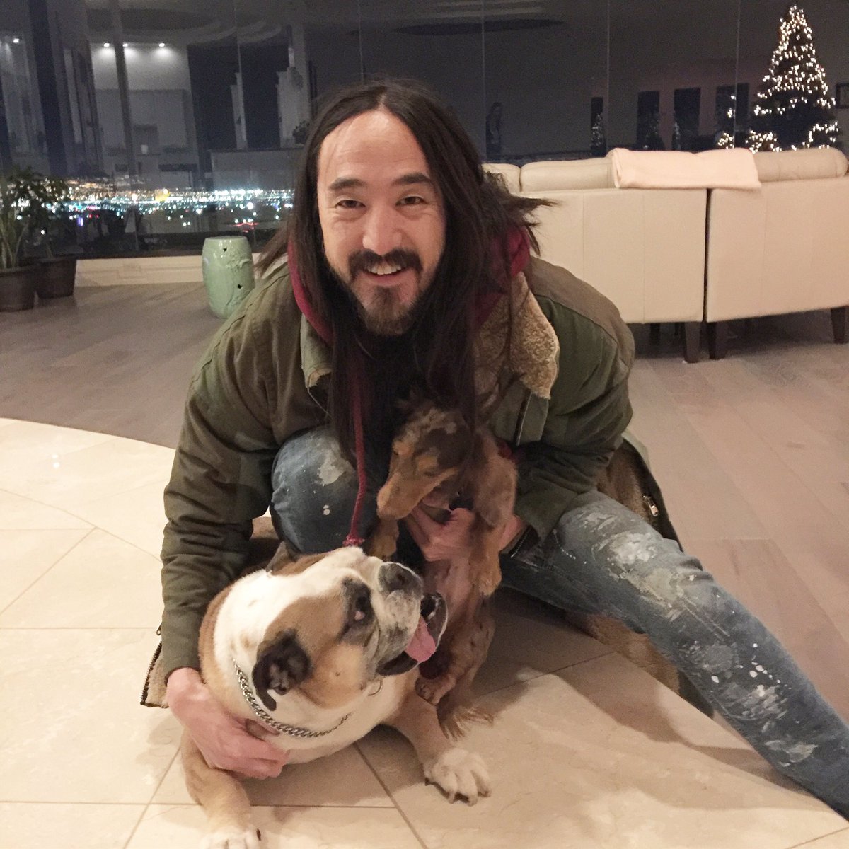 My 🐶🐶 make me so happy 😊 @cocodimmakdog x @liluziaoki #homefortheholidays #aokixmas https://t.co/cb3KjKqUbd