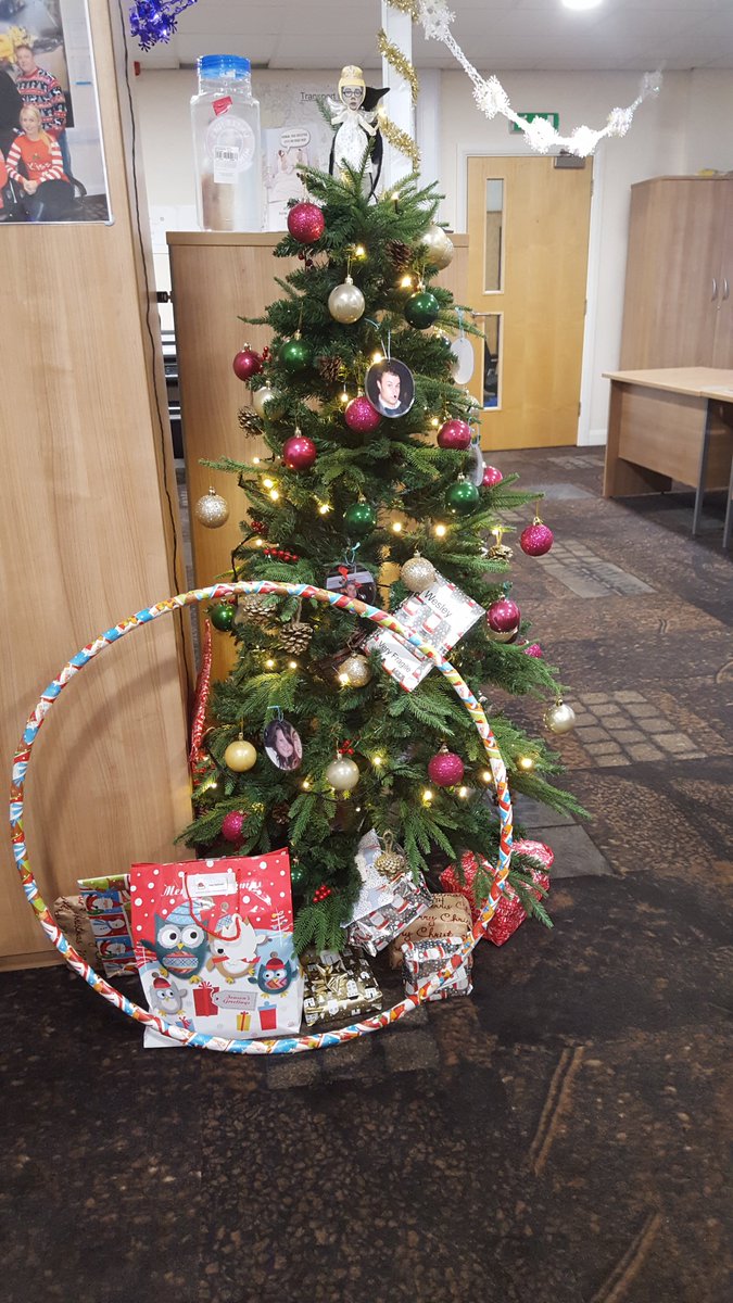 Presents under the tree, everybody in their Christmas jumpers, it can only mean one thing.... Its begining to look a lot like Christmas.....