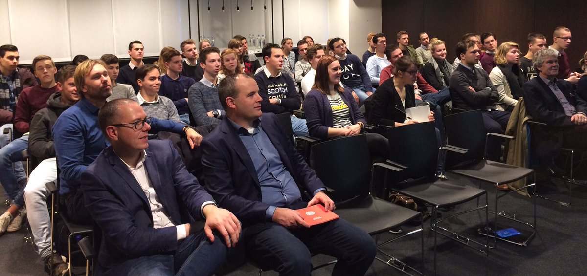 HP_Sportwereld's tweet photo. Optimale aandacht voor verhaal @frankvaneekeren in de Rene van de Kerkhof-zaal. @SPECO @fehtilburg @Fontys @PSV @eredivisie #PSV https://t.co/WowcGuk7U8