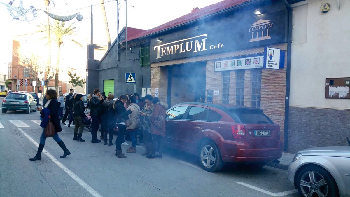 Administración de la pedanía murciana de Rincón de Seca donde ha caído un pellizco del 4º premio del 59444 #DIRECTO laverdad.es/loteriadenavid…
