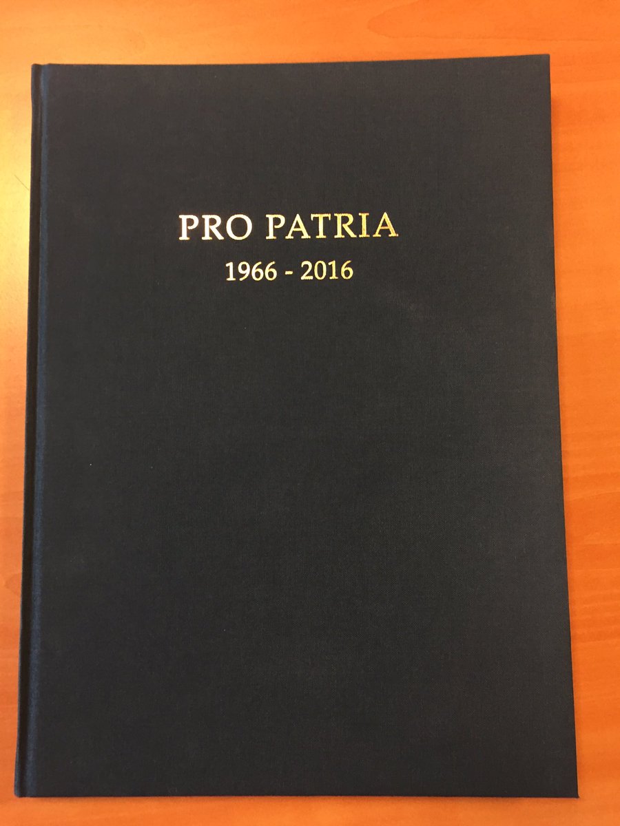 50 jaar geleden drukte drukkerij Groen het lustrumboek van #propatria #groenmedia maakte het volgende lustrumboek #denieuweleidseuitgevers