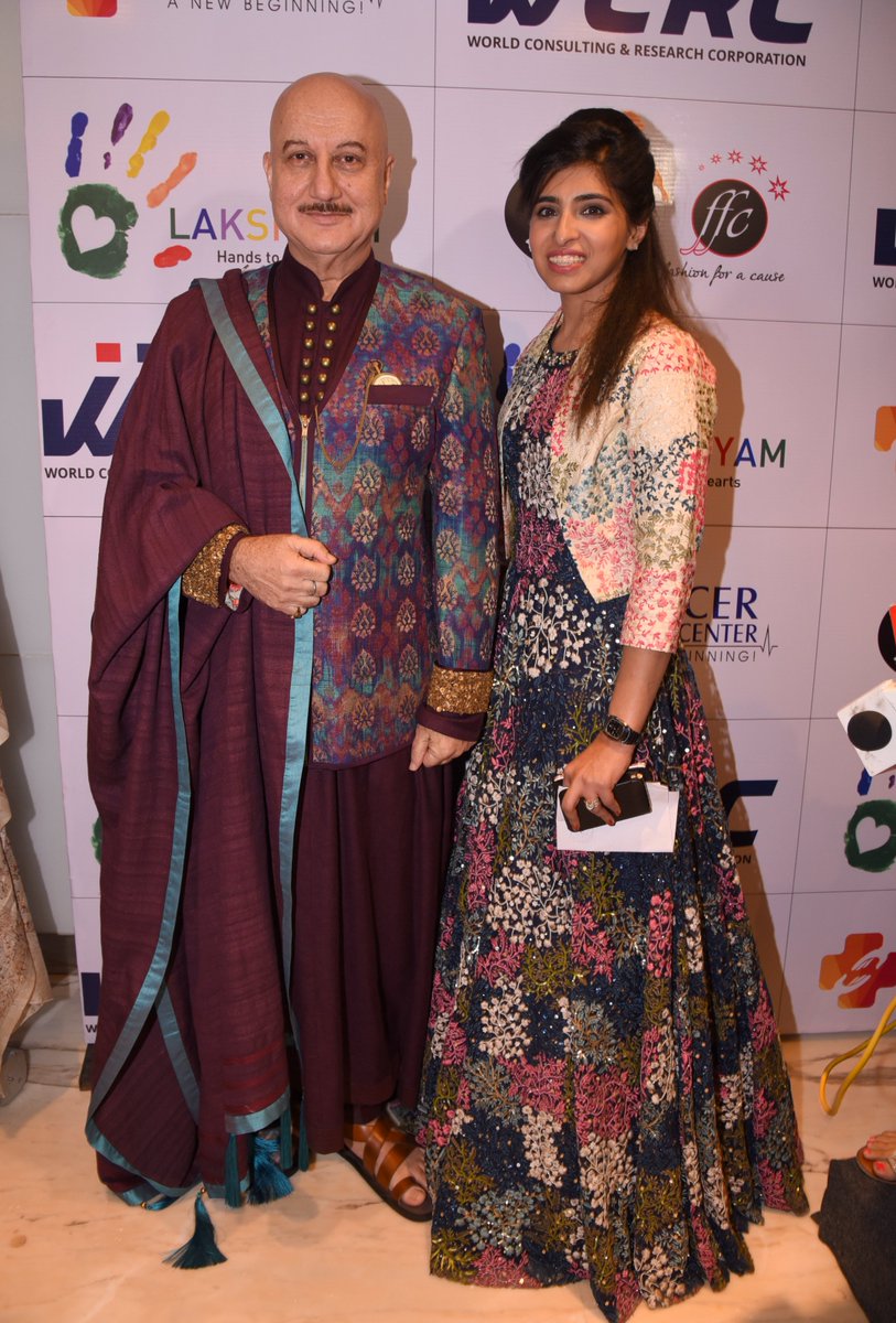 CameraaIn's tweet photo. @mugdhagodse267, @AnupamPkher, @shriya1109, @RK1610IsMe &amp; many more at the 5th edition of @LakshyamNGO's #FashionforaCause! https://t.co/0cznwks76c