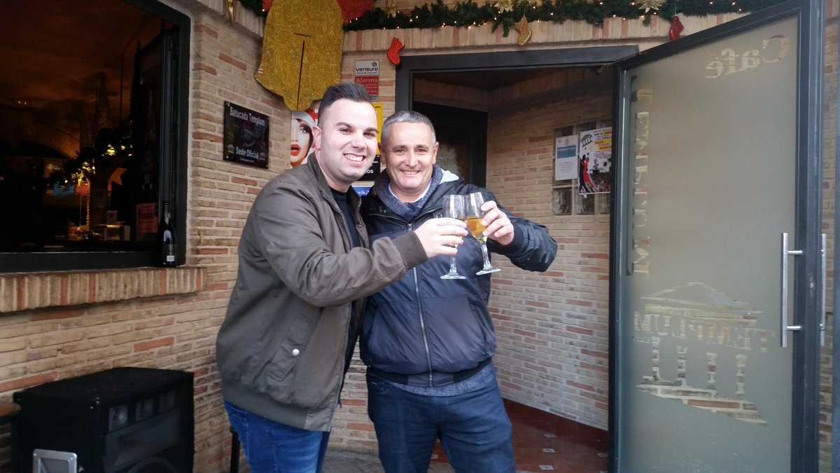 Esta mañana deseábamos suerte para #RincóndeSeca en la #LoteriaNavidad.
59444 un 4° premio ha hecho feliz algún vecino.Enhorabuena a Templum