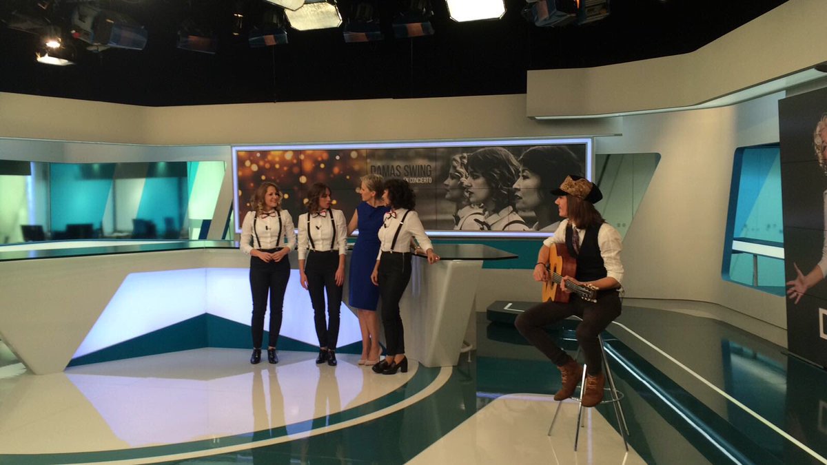 Hoy las #DamasSwing con <a href="/inmagalvano/">Inmaculada Galván ن</a> en #MadridHoy y mañana en los balcones de la #PlazaMayor de #Madrid cantando #MusicaSwing!! 👯👯🎄🎉